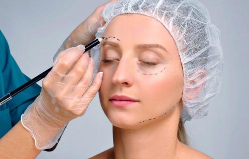 Procedimientos cosméticos y levantamiento de cejas 